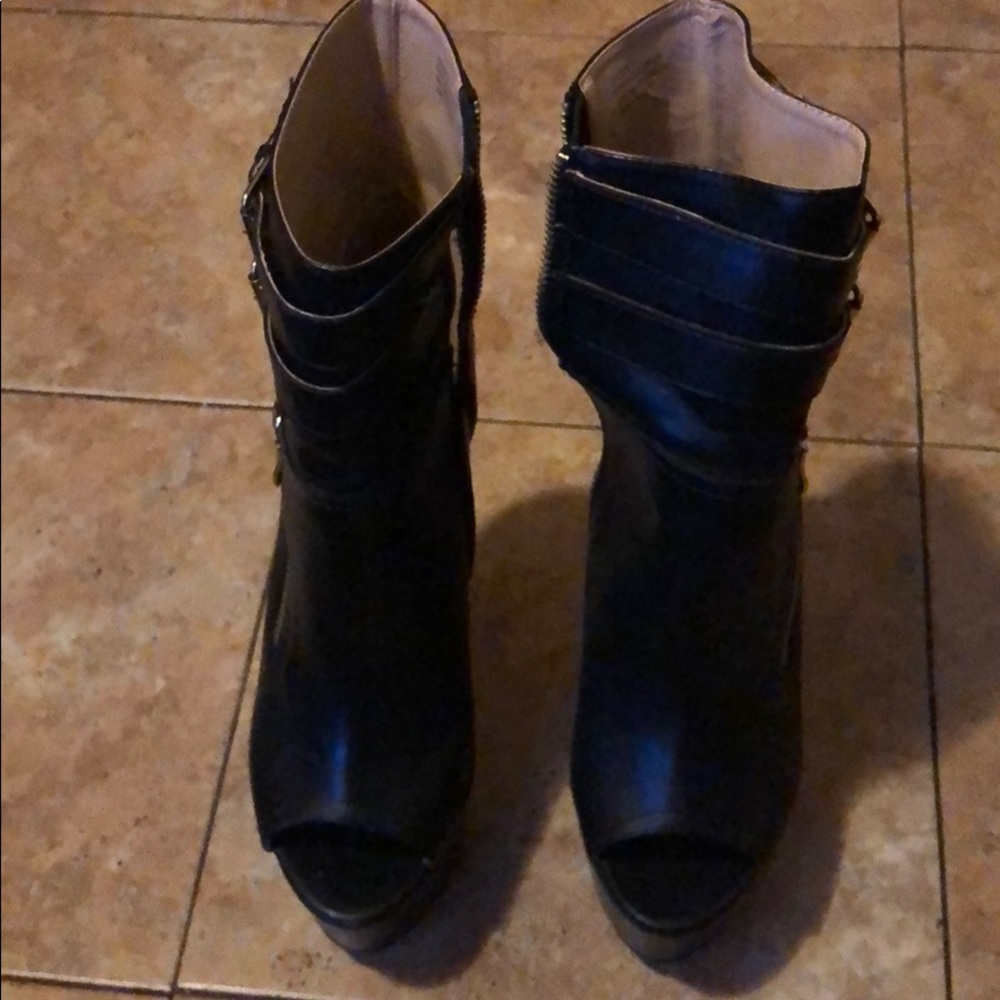 HEELS